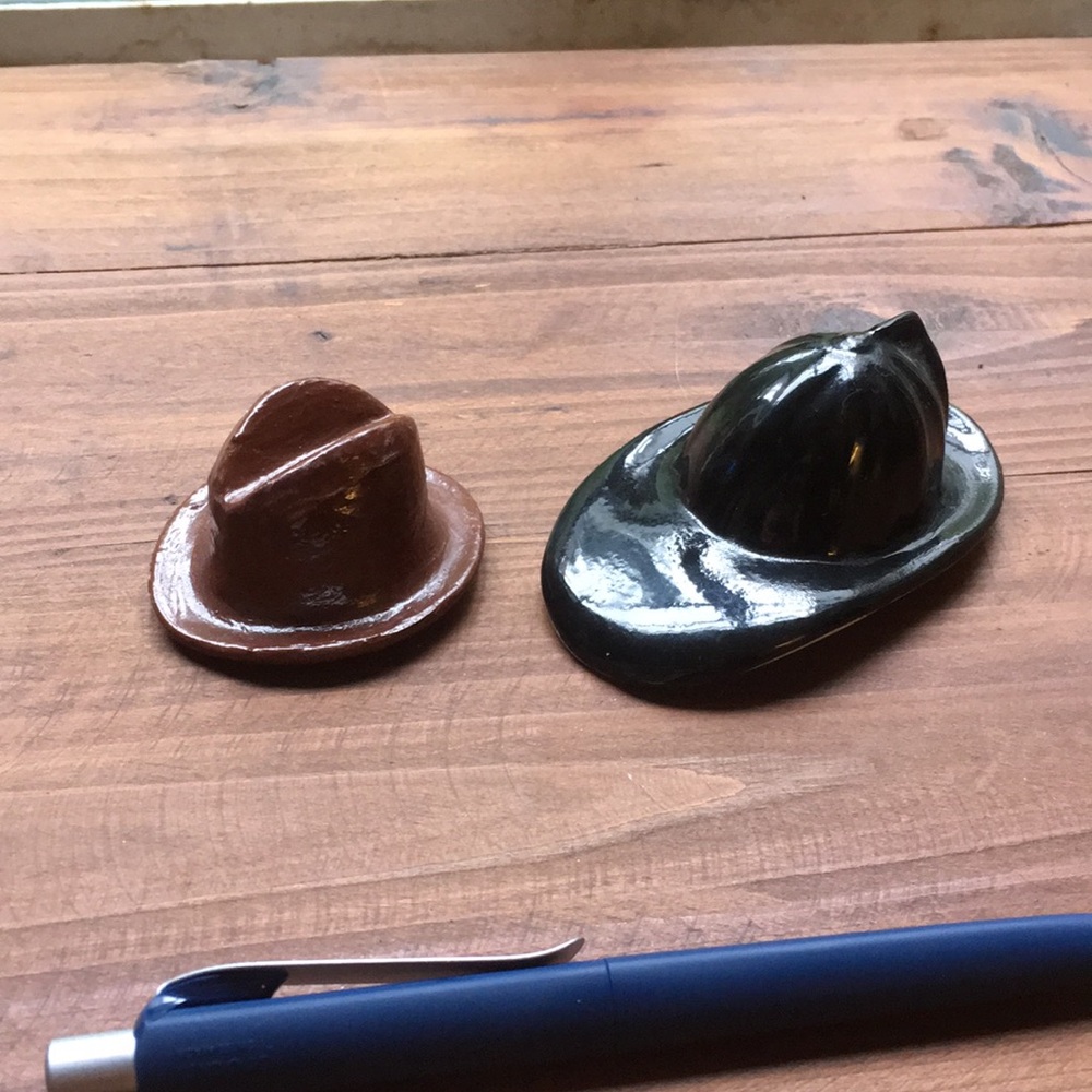 Vintage ceramic miniature salesman sample hats.